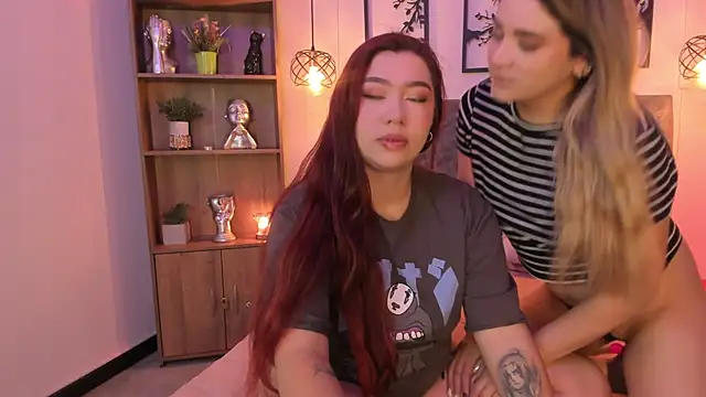 Snapshot of Andy_and_emma chatting on 01/27/25, 12:48 Andy and emma online show from 01/27/25, 12:48