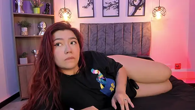 Snapshot of Andy_and_emma chatting on 02/01/25, 03:50 Andy and emma online show from 02/01/25, 03:50