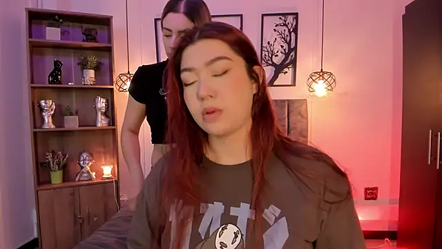 Snapshot of Andy_and_emma chatting on 02/11/25, 12:48 Andy and emma online show from 02/11/25, 12:48