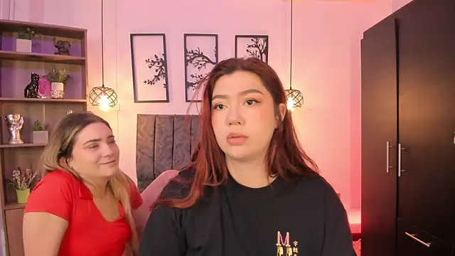 Snapshot of Andy_and_emma chatting on 02/16/25, 12:43 Andy and emma online show from 02/16/25, 12:43