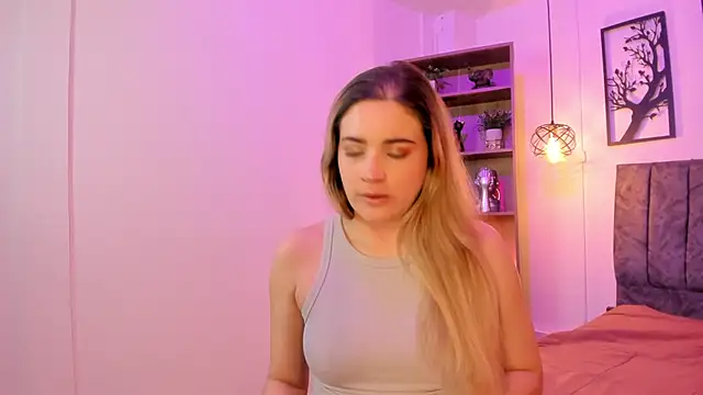 Snapshot of Andy_and_emma chatting on 03/16/25, 12:33 Andy and emma online show from 03/16/25, 12:33