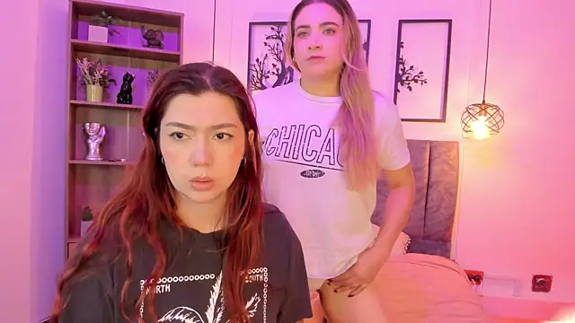 Snapshot of Andy_and_emma chatting on 03/17/25, 01:08 Andy and emma online show from 03/17/25, 01:08