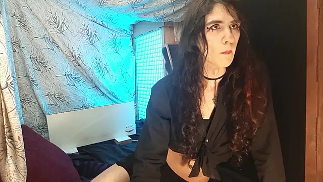 Snapshot of DiiVampy chatting on 12/14/25, 09:30 DiiVampy online show from 12/14/25, 09:30