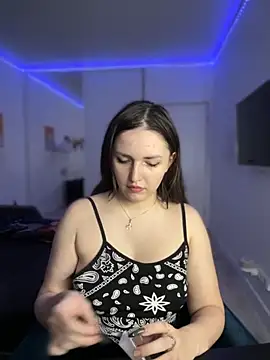 HoneySweetBee online show from 11/21/25, 11:36