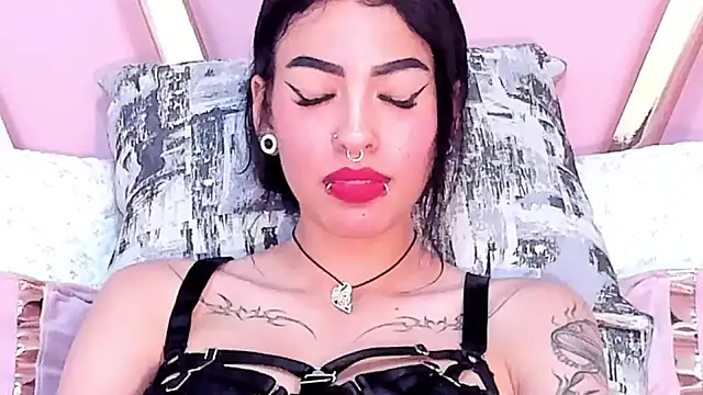 Eva Benely online show from 01/17/25, 09:17