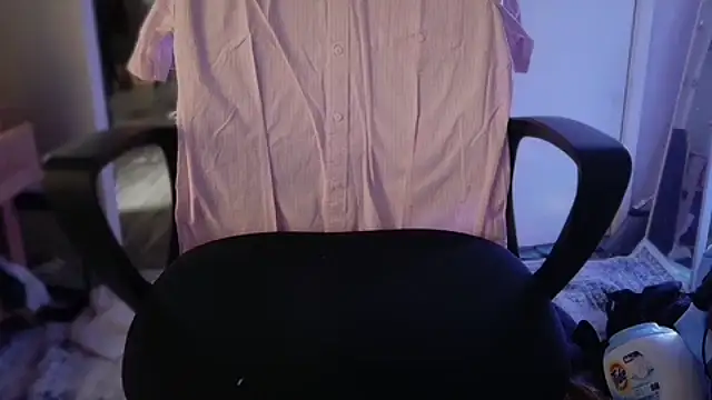 Snapshot of Mikeypnp1494 chatting on 04/19/26, 03:50 Mikeypnp1494 online show from 04/19/26, 03:50