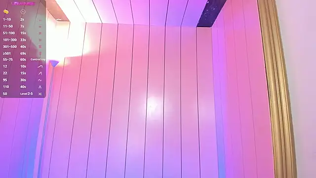 lexiethompson  online show from 12/15/25, 12:09