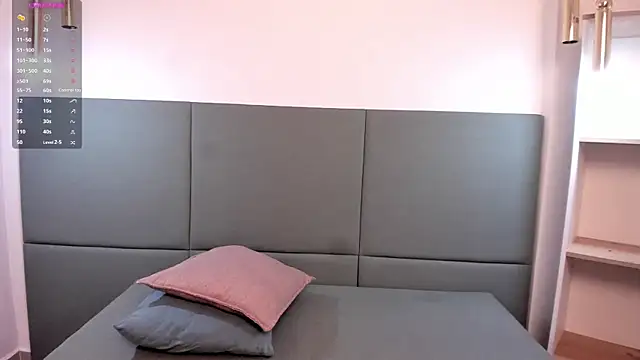 lexiethompson  online show from 01/07/26, 12:07