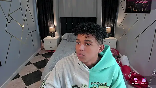 Snapshot of Noah_Smith04 chatting on 02/18/25, 10:25 Noah Smith04 online show from 02/18/25, 10:25