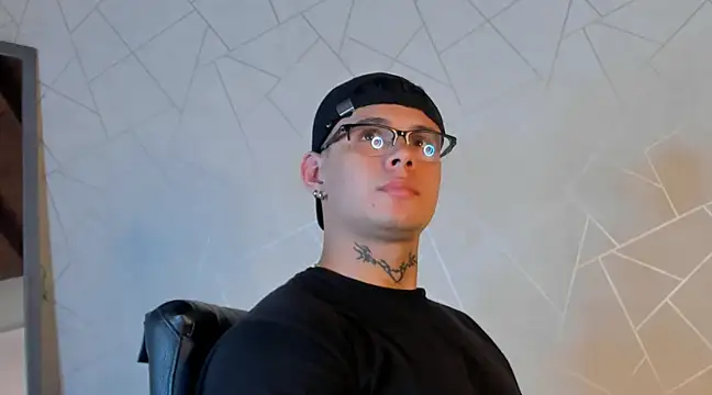 NoahhBrown online show from 12/30/24, 03:47