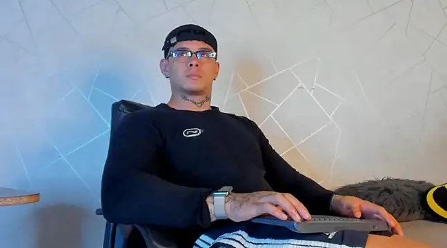 NoahhBrown online show from 01/10/25, 03:29