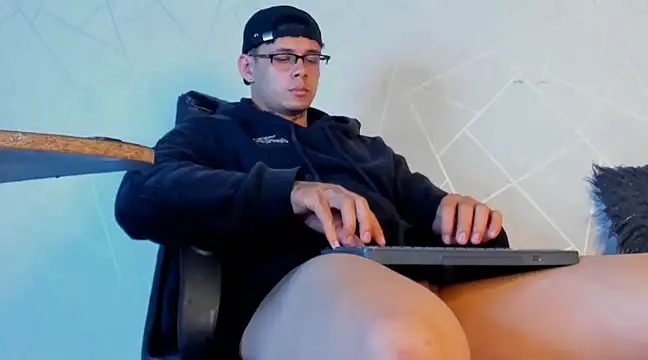 NoahhBrown online show from 01/12/25, 07:11