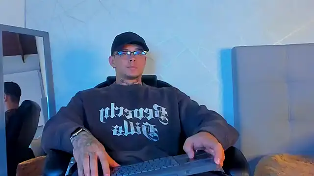 NoahhBrown online show from 01/30/25, 02:49