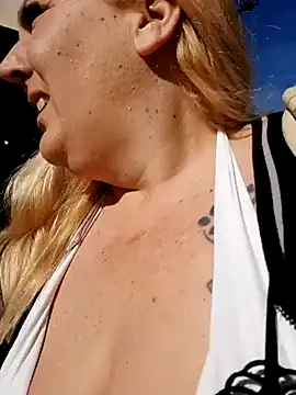 BecciDeluxe online show from 12/21/25, 11:39