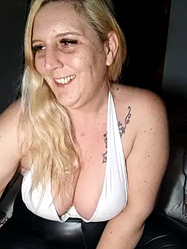 BecciDeluxe online show from 02/07/26, 11:30