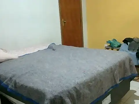 Snapshot of rocharly chatting on 10/15/25, 12:44 rocharly online show from 10/15/25, 12:44