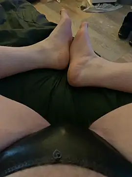 Snapshot of footsy35 chatting on 07/25/26, 05:27 footsy35 online show from 07/25/26, 05:27
