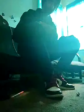 Snapshot of LongDickZee562 chatting on 12/23/24, 09:29 LongDickZee562 online show from 12/23/24, 09:29