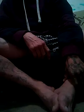 Snapshot of LongDickZee562 chatting on 02/20/25, 01:25 LongDickZee562 online show from 02/20/25, 01:25