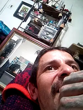 Snapshot of LongDickZee562 chatting on 03/11/25, 02:10 LongDickZee562 online show from 03/11/25, 02:10