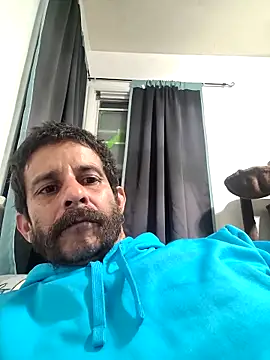 Snapshot of LongDickZee562 chatting on 11/04/25, 05:39 LongDickZee562 online show from 11/04/25, 05:39