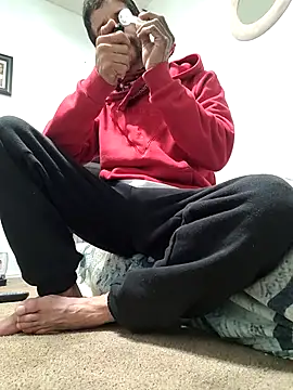 Snapshot of LongDickZee562 chatting on 11/09/25, 12:14 LongDickZee562 online show from 11/09/25, 12:14