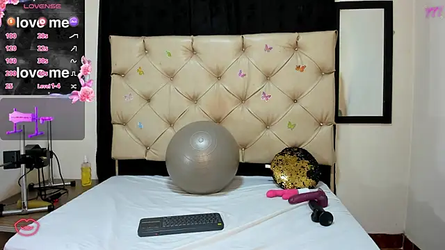 Snapshot of cleopatraa chatting on 04/13/26, 06:46 cleopatraa online show from 04/13/26, 06:46