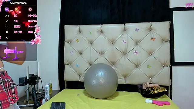 Snapshot of cleopatraa chatting on 04/15/26, 07:58 cleopatraa online show from 04/15/26, 07:58