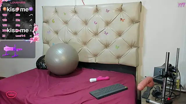 Snapshot of cleopatraa chatting on 04/20/26, 08:10 cleopatraa online show from 04/20/26, 08:10