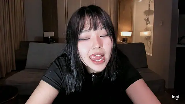 hee young11 online show from 03/13/25, 12:35