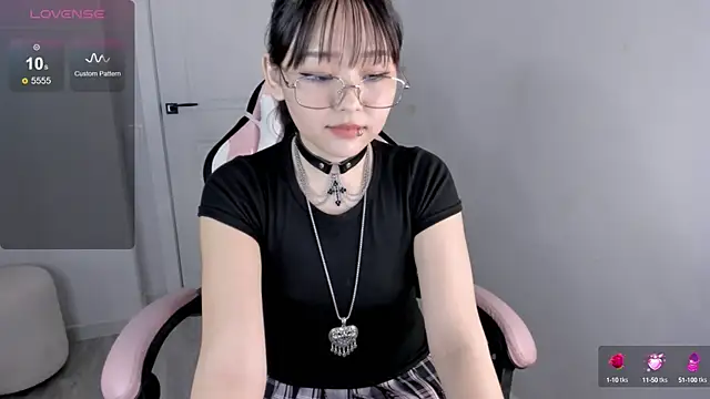 hee young11 online show from 09/13/25, 10:37