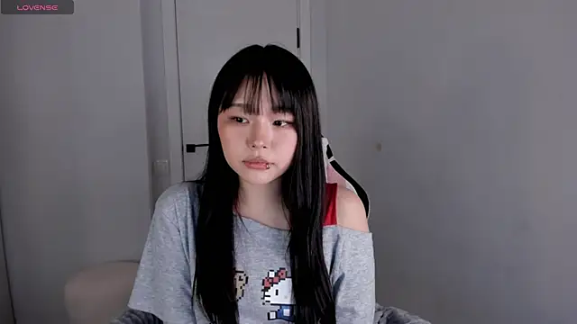 hee young11 online show from 10/13/25, 07:08