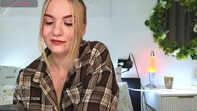 Snapshot of Maria_Shy chatting on 09/10/25, 09:09 Maria Shy online show from 09/10/25, 09:09