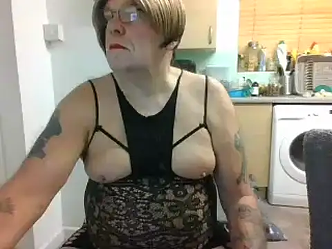 samanthasissieuk online show from 01/01/25, 04:18