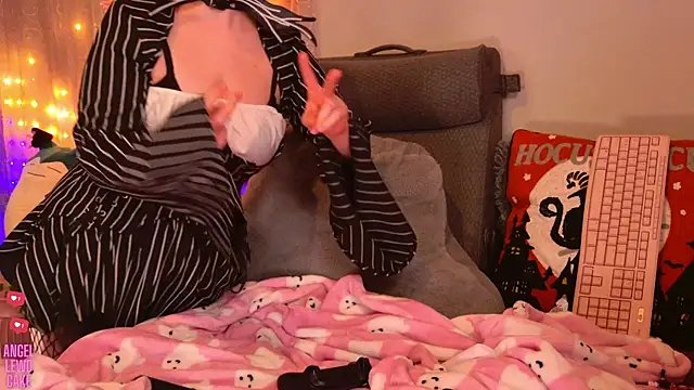 Angel-Lewd-Cake online show from 11/01/25, 11:18