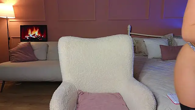 Lina-hill online show from 02/23/25, 05:50