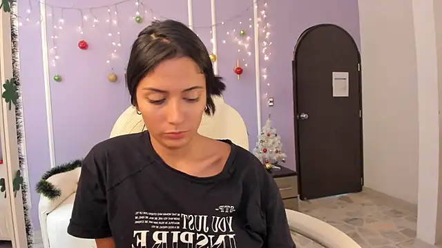 Snapshot of your_khloe chatting on 12/11/24, 05:59 your khloe online show from 12/11/24, 05:59