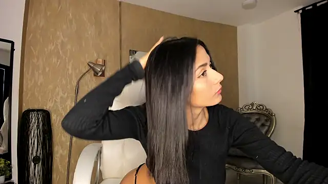 Snapshot of your_khloe chatting on 12/13/24, 01:33 your khloe online show from 12/13/24, 01:33