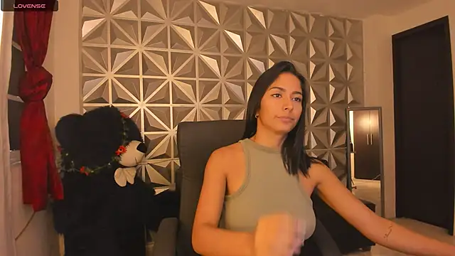 Snapshot of your_khloe chatting on 12/31/24, 01:41 your khloe online show from 12/31/24, 01:41