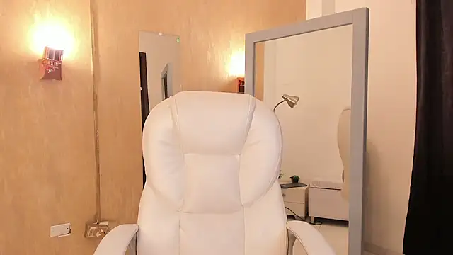 Snapshot of your_khloe chatting on 02/12/25, 05:05 your khloe online show from 02/12/25, 05:05