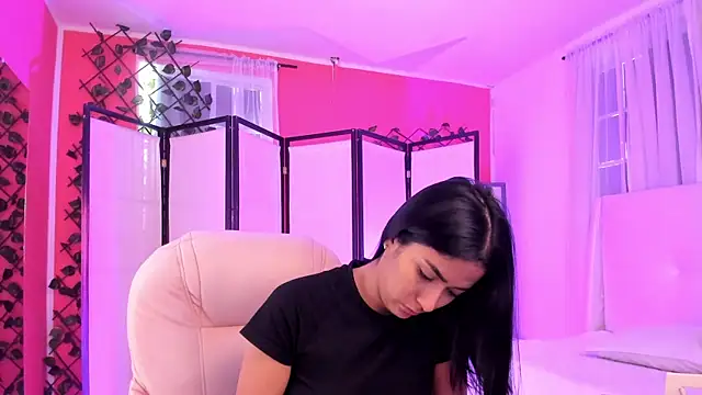 Snapshot of your_khloe chatting on 09/22/25, 12:18 your khloe online show from 09/22/25, 12:18