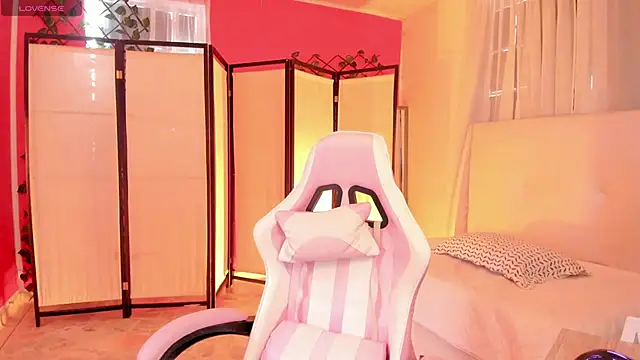 Snapshot of your_khloe chatting on 10/01/25, 01:28 your khloe online show from 10/01/25, 01:28