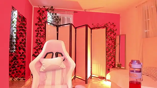 Snapshot of your_khloe chatting on 10/03/25, 12:57 your khloe online show from 10/03/25, 12:57