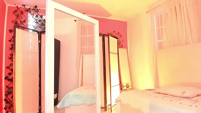 Snapshot of your_khloe chatting on 10/22/25, 12:38 your khloe online show from 10/22/25, 12:38