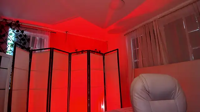 Snapshot of your_khloe chatting on 10/29/25, 01:13 your khloe online show from 10/29/25, 01:13