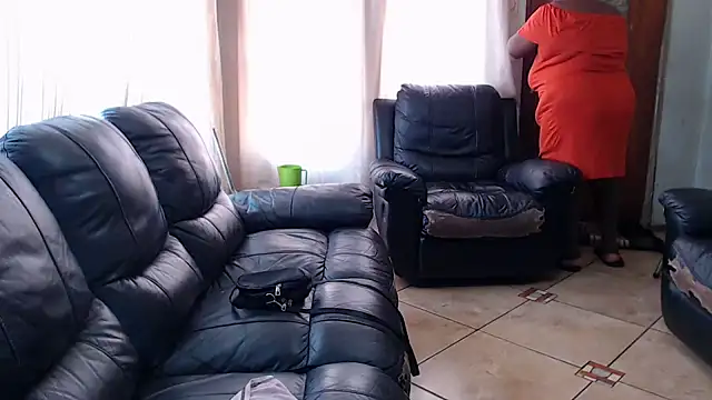 Snapshot of MATUREBUSSTY chatting on 03/06/25, 09:25 MATUREBUSSTY online show from 03/06/25, 09:25