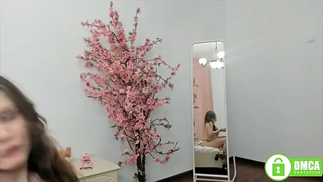 Snapshot of Charlotte_wow chatting on 12/25/24, 07:56 Charlotte wow online show from 12/25/24, 07:56