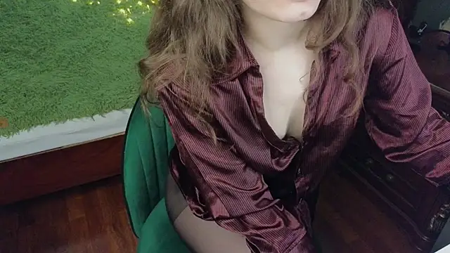 Snapshot of Charlotte_wow chatting on 02/15/25, 09:15 Charlotte wow online show from 02/15/25, 09:15