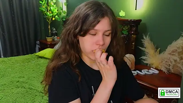 Snapshot of Charlotte_wow chatting on 03/04/25, 08:16 Charlotte wow online show from 03/04/25, 08:16