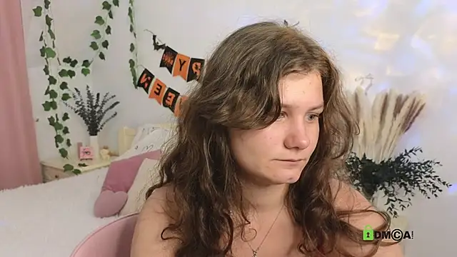 Snapshot of Charlotte_wow chatting on 10/17/25, 06:54 Charlotte wow online show from 10/17/25, 06:54